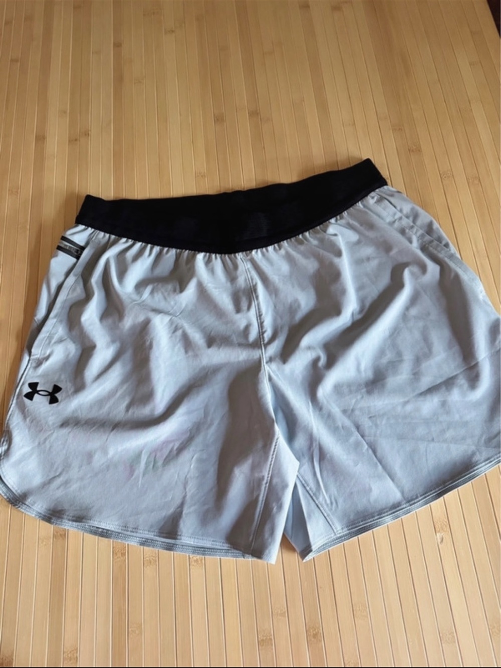 Under Armour Men’s Light Gray Athletic Shorts with Black Waistband